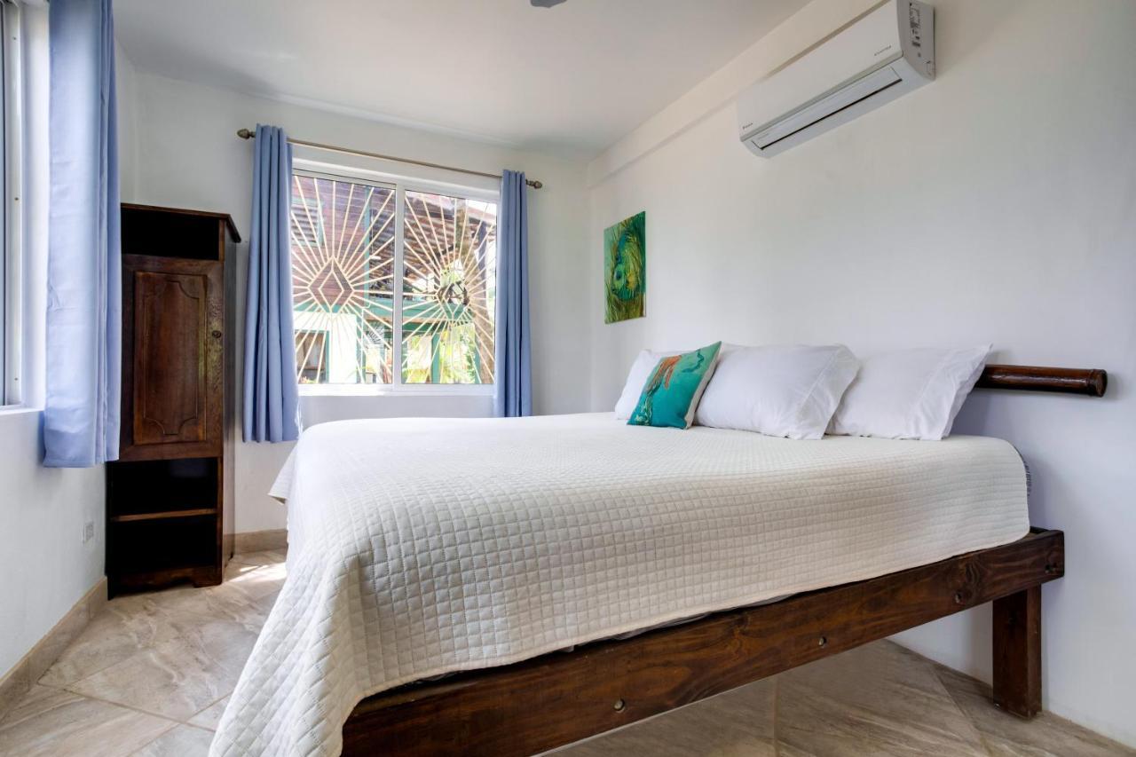 Driftwood Gardens Guesthouse Placencia Eksteriør bilde