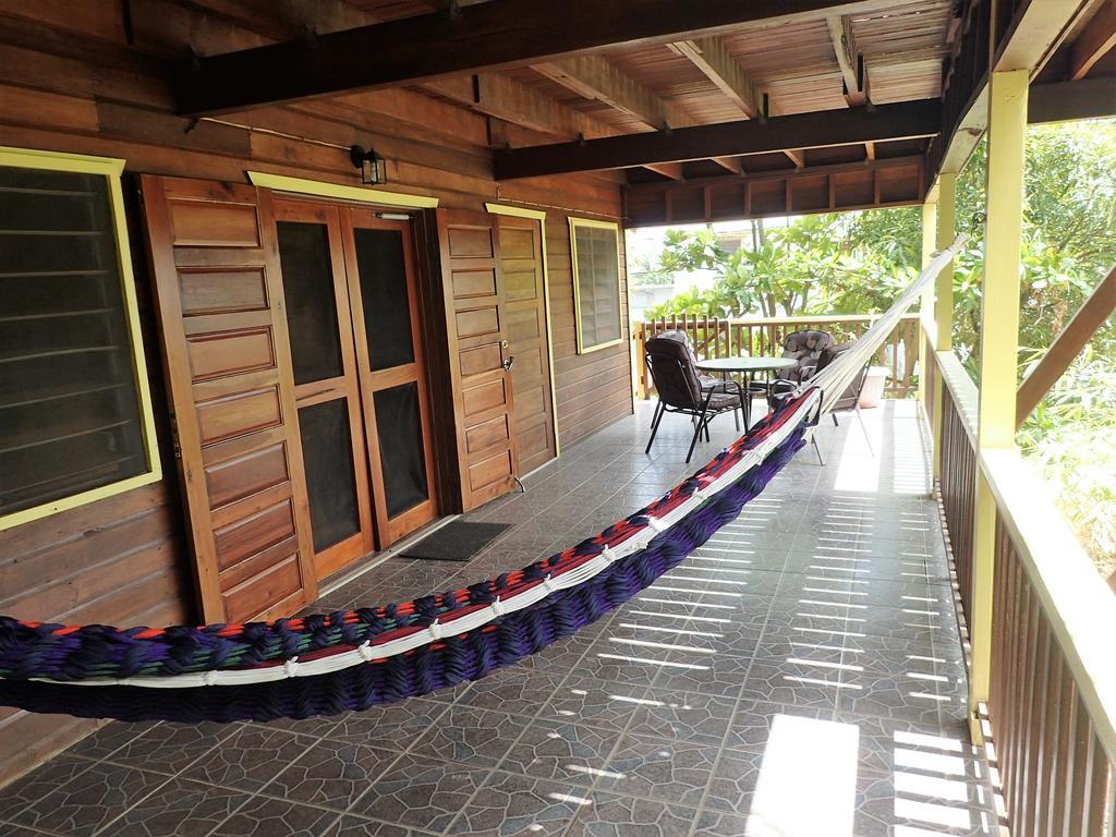 Driftwood Gardens Guesthouse Placencia Eksteriør bilde